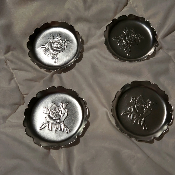Set of 4 rose engraved coasters. - Picture 7 of 8